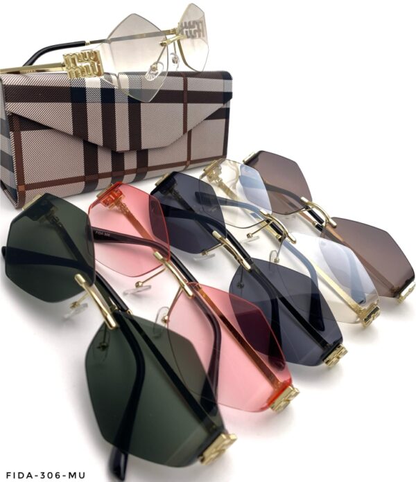 "Diamond Shine – Gafas Fashion Estilo Miu Miu con Detalle Diamante"